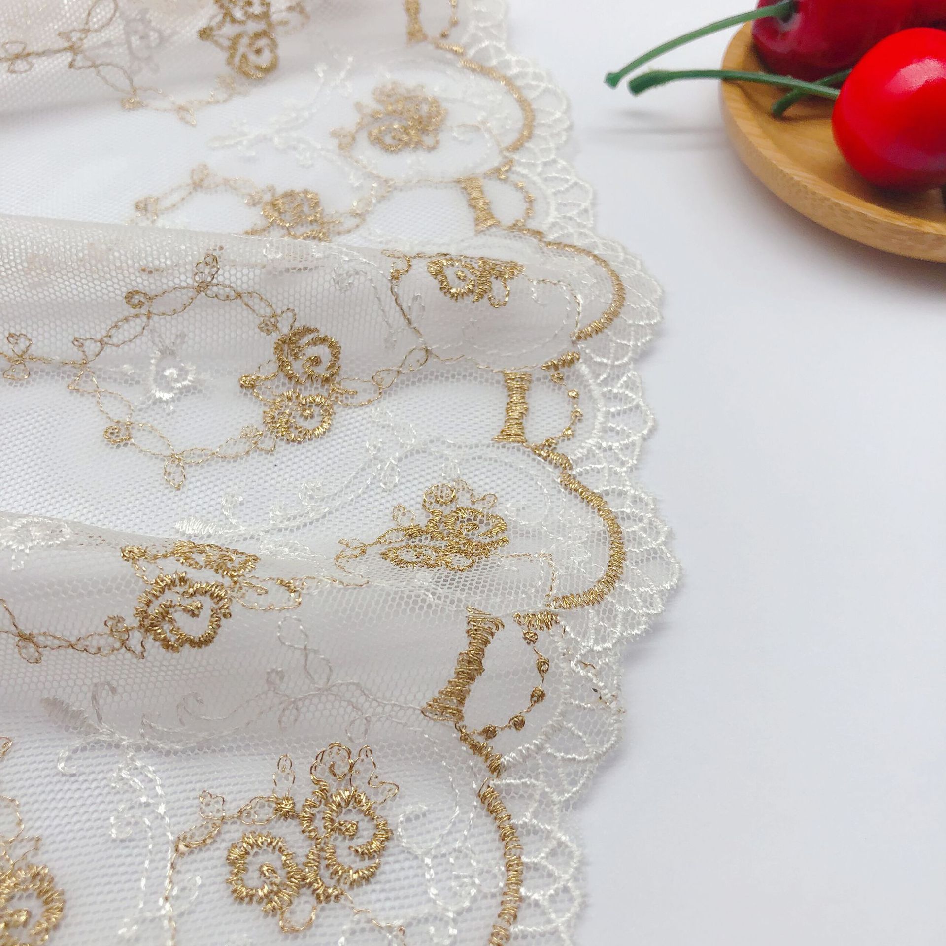 Robe brodée en maille de fil d - Embroidery Rose avis et prix
